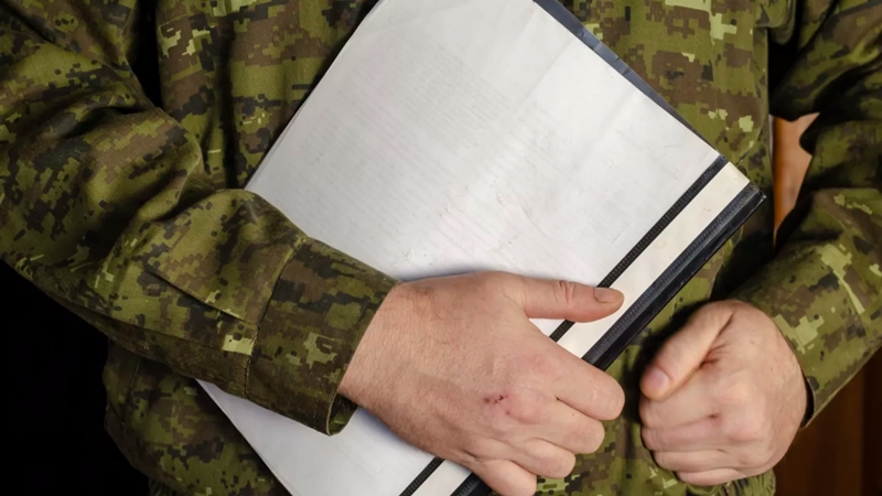Рішення ТЦК про призов заброньованого є протиправним, але звільнити з військової служби шляхом скасування наказу про призов неможливо, бо це не передбачено законодавством – апеляційний адмінсуд